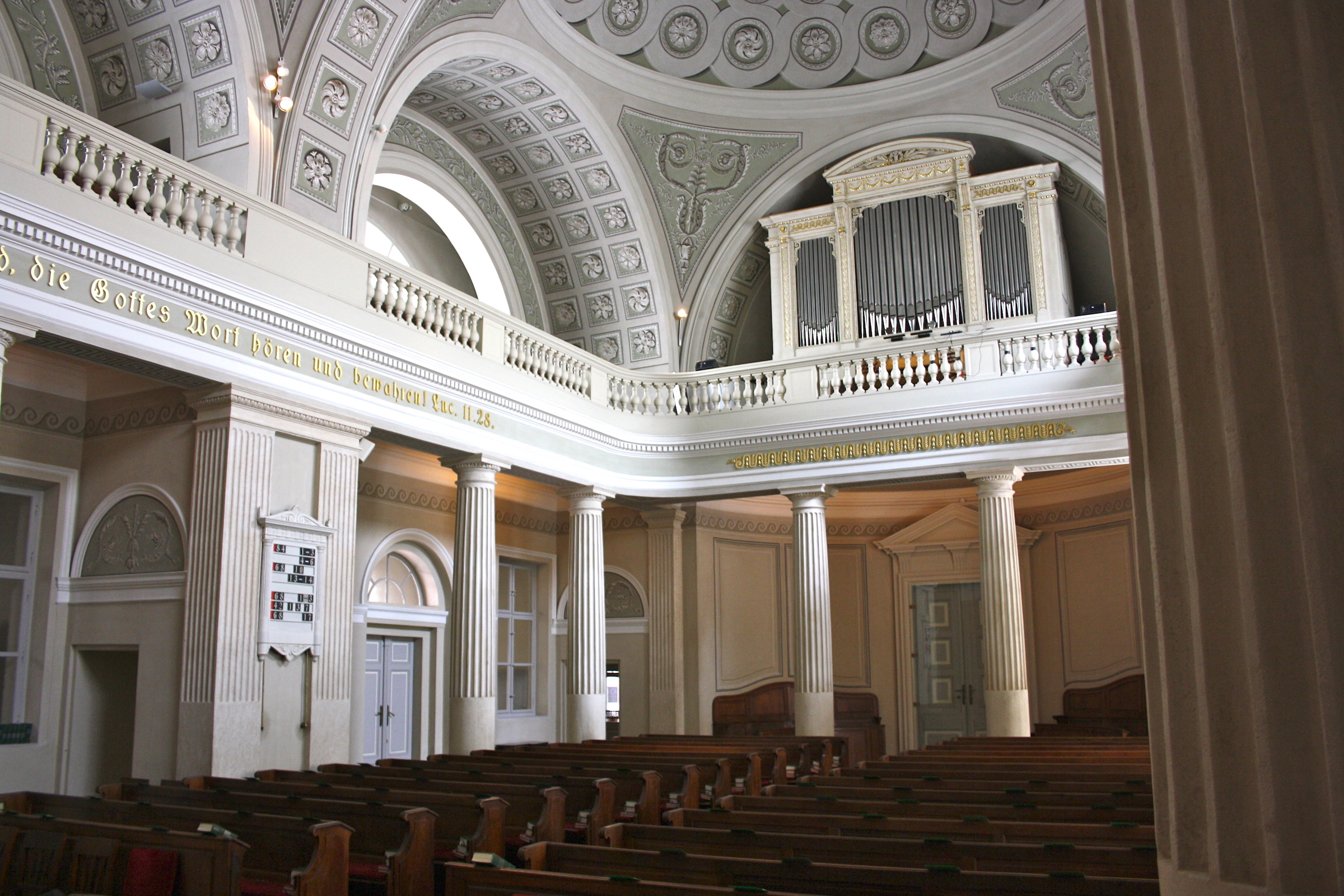 Bildnachweis: Wikimedia (Innenraum Reformierte Stadtkirche)